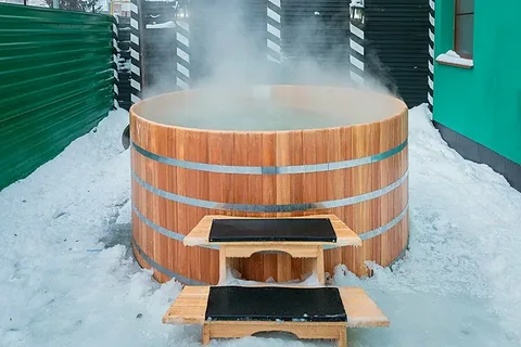Беседка из бревна открытая на улице
